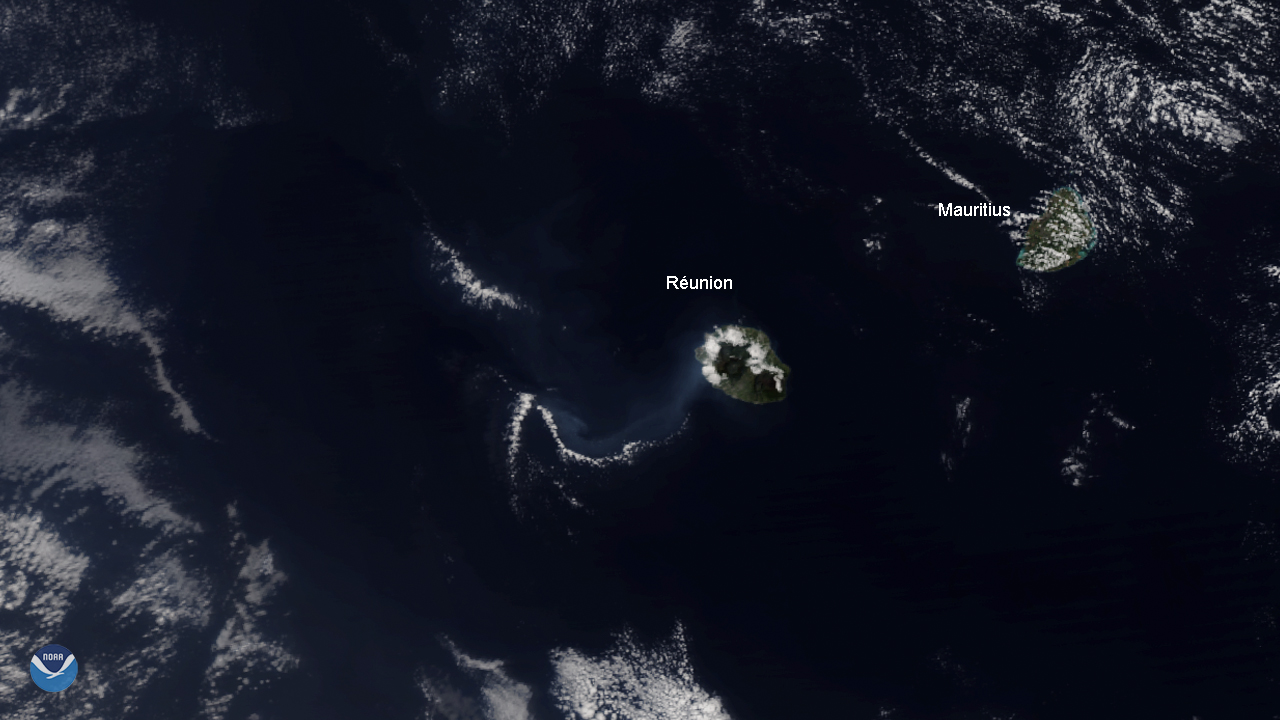 Volcanic Ash Plume on Island Off Madagascar Seen by NOAA-20