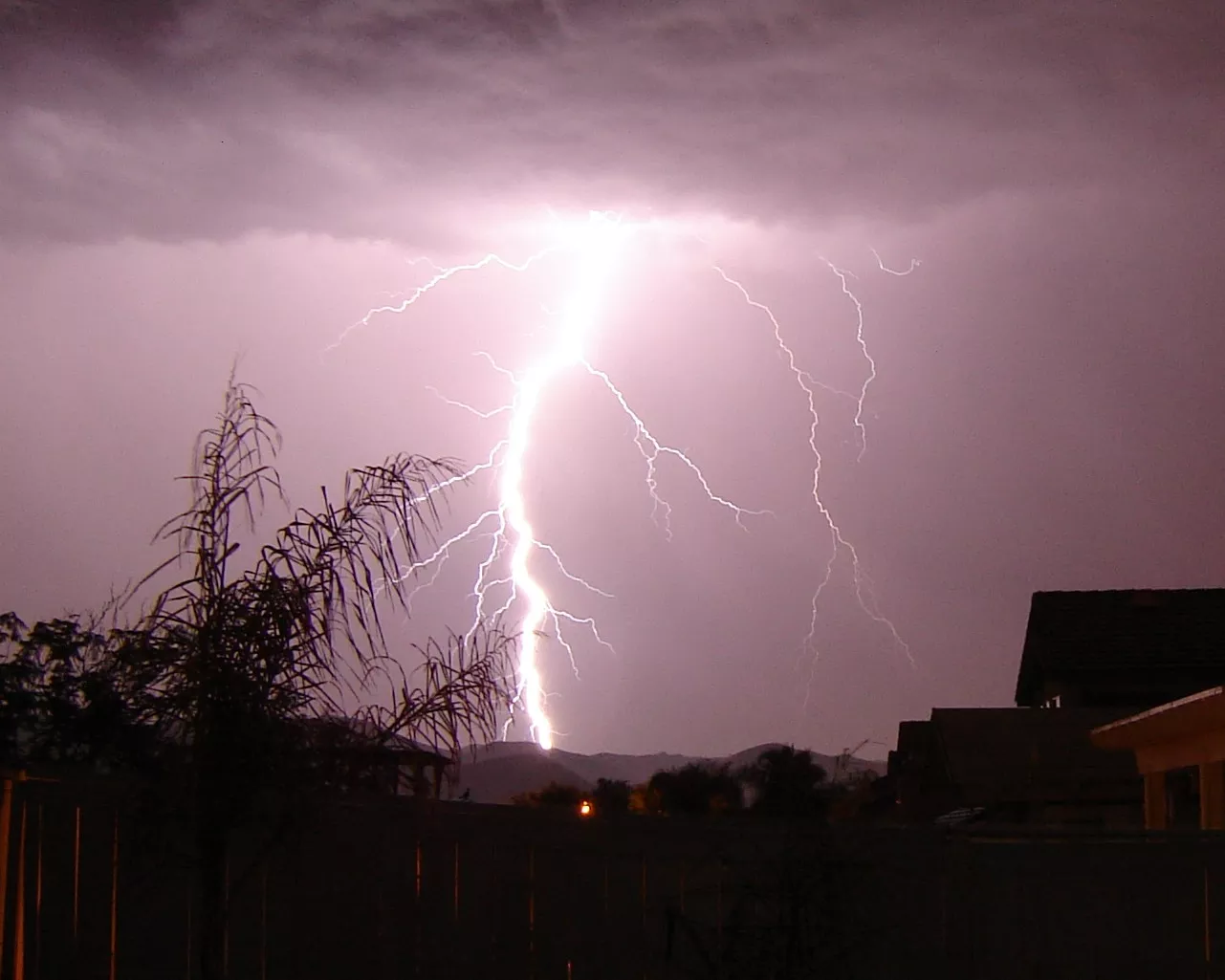 Image of Lightening striking i