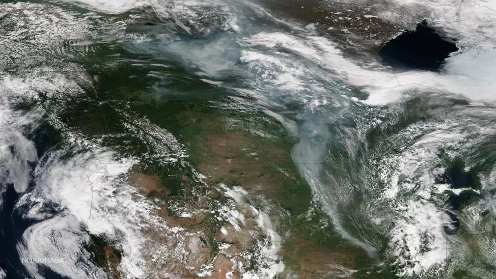 This image of smoke stretching from fires in Alaska and Canada was captured by the VIIRS instrument on the NOAA/NASA Suomi NPP satellites on June 29, 2015. Credit: NOAA Visualization Lab.
