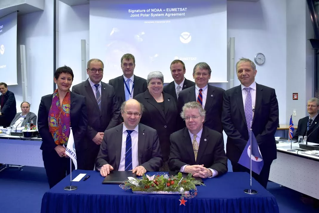Today NOAA and EUMETSAT signed an agreement to continue to share the burden of operating polar orbiting weather satellites for the next twenty years. Under the Joint Polar System Agreement, NOAA and EUMETSAT will split responsibility for the two primary polar orbits.