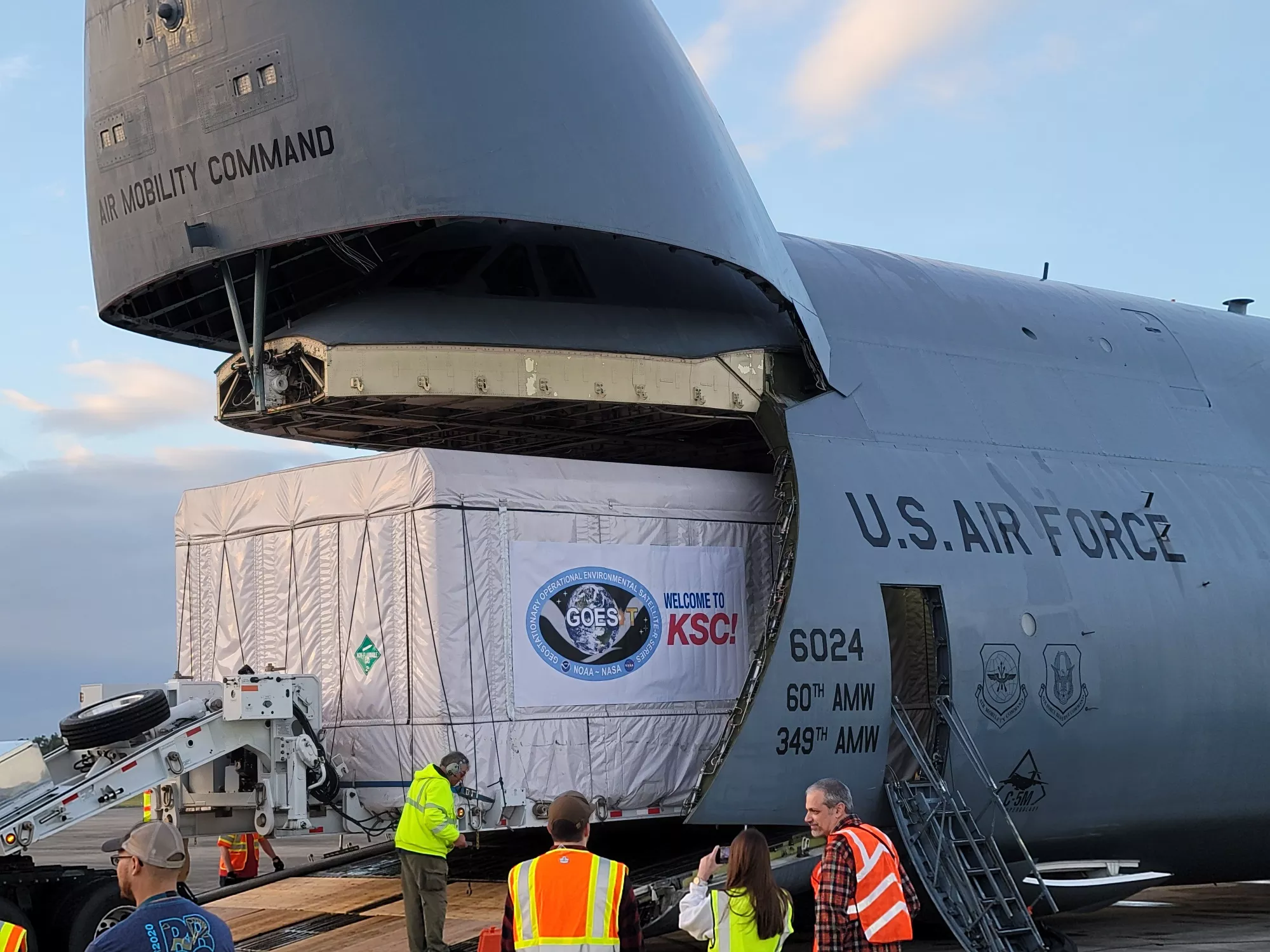 GOES-T being unloaded from C-5M Super Galaxy cargo plane at the Kennedy Space Center