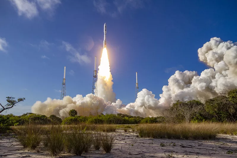 Image of the atlas v rocket taking off.