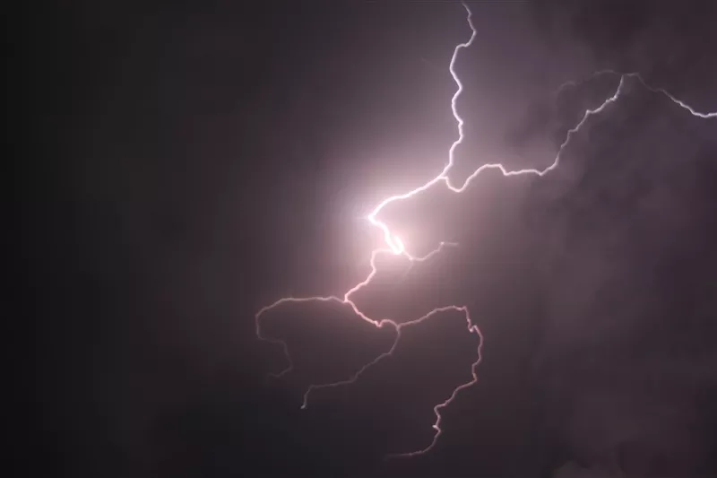 Image of lightning in the sky
