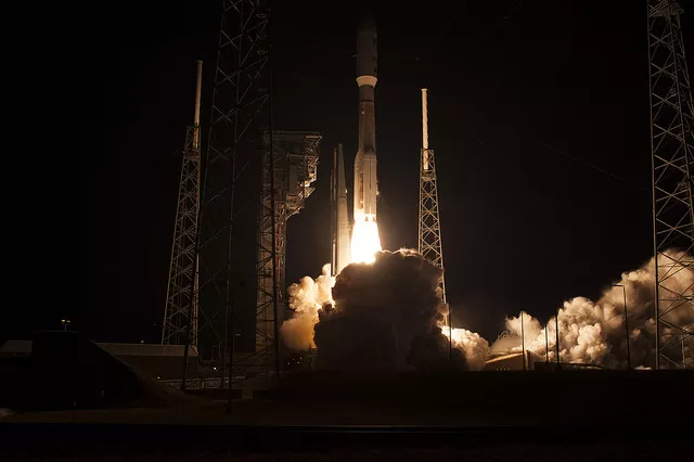 Image of a rocket taking off