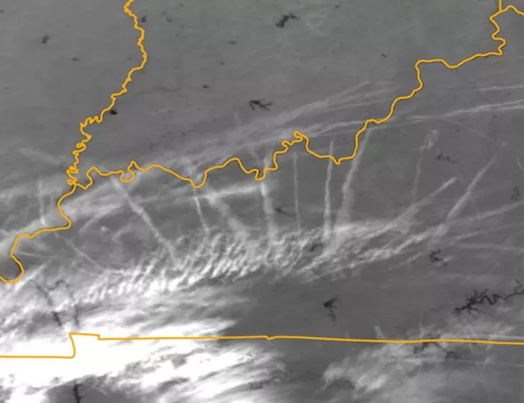 contrail outbreak over Kentucky in October 2002